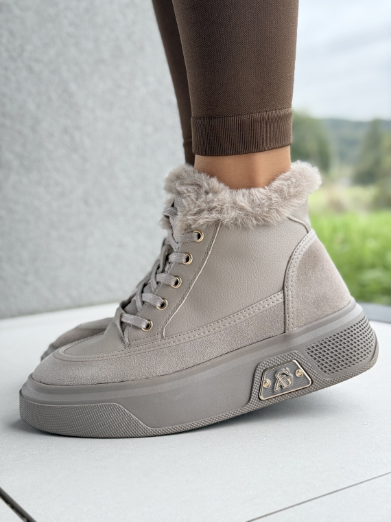 Sneakersy ze skóry naturalnej – komfort i styl w jednym