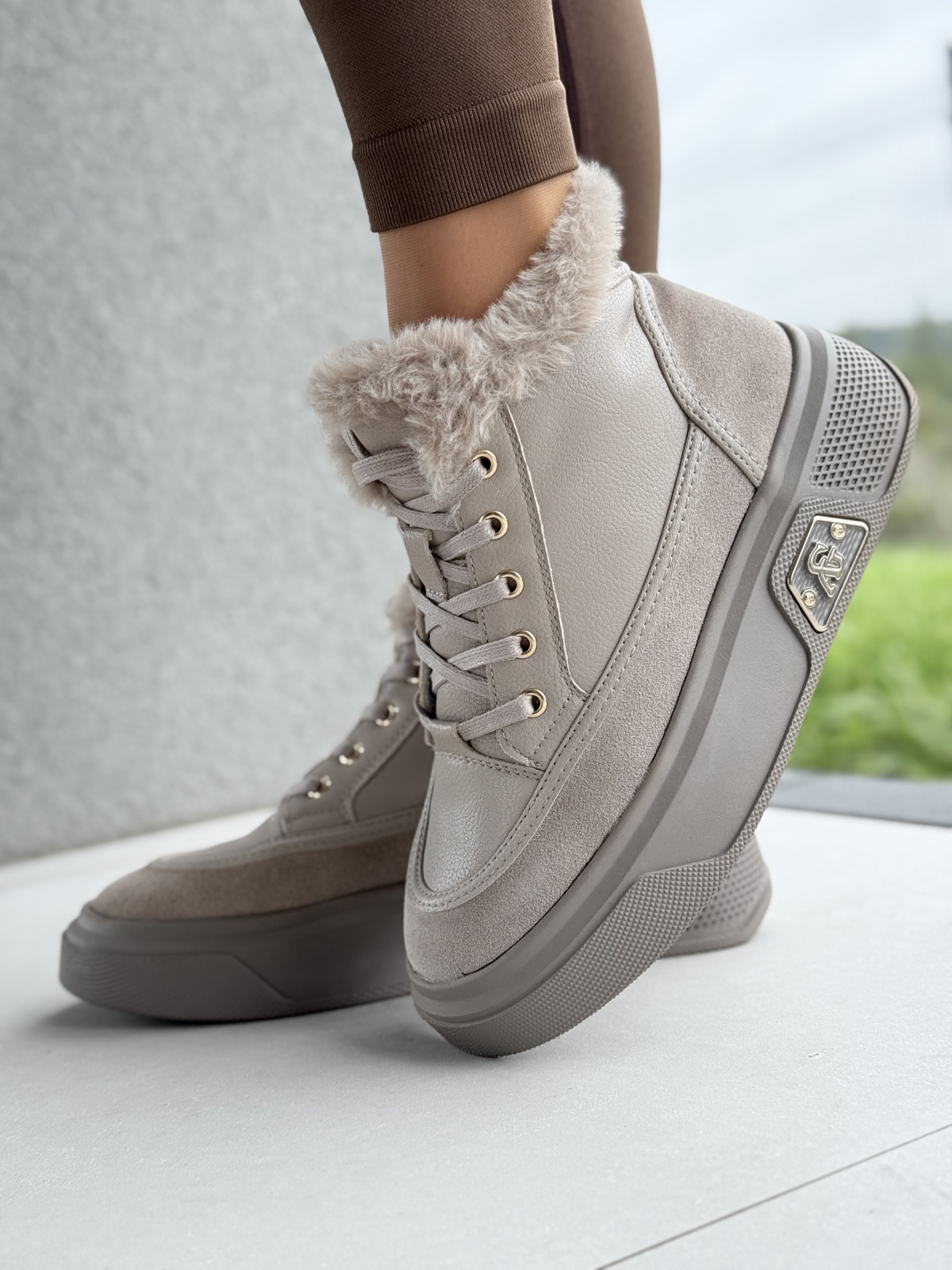 Sneakersy ze skóry naturalnej – komfort i styl w jednym