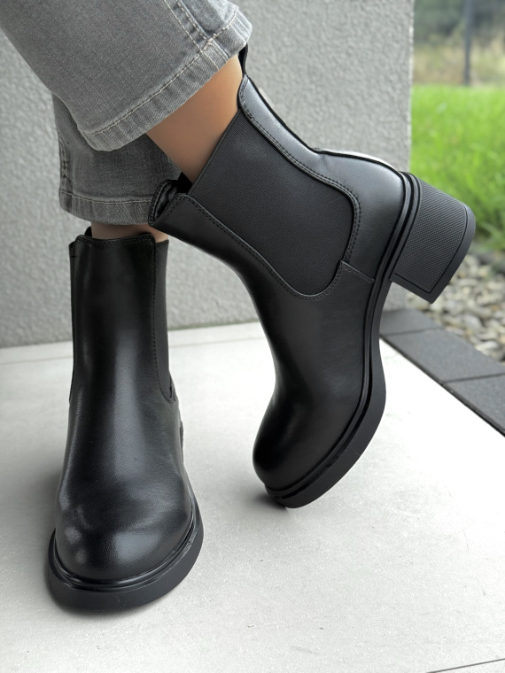 Botki damskie ze skóry naturalnej – elegancja i komfort na co dzień