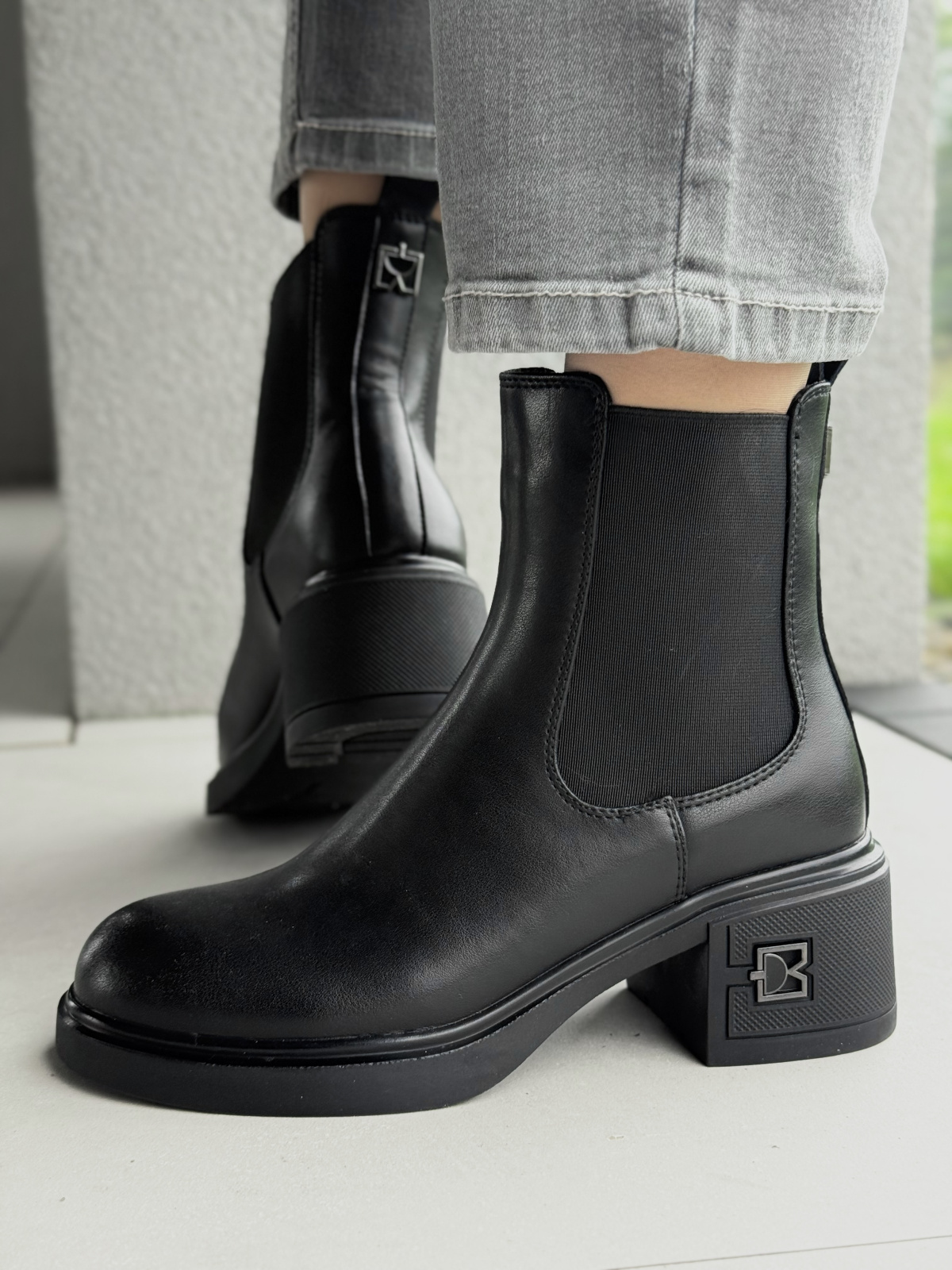 Botki damskie ze skóry naturalnej – elegancja i komfort na co dzień