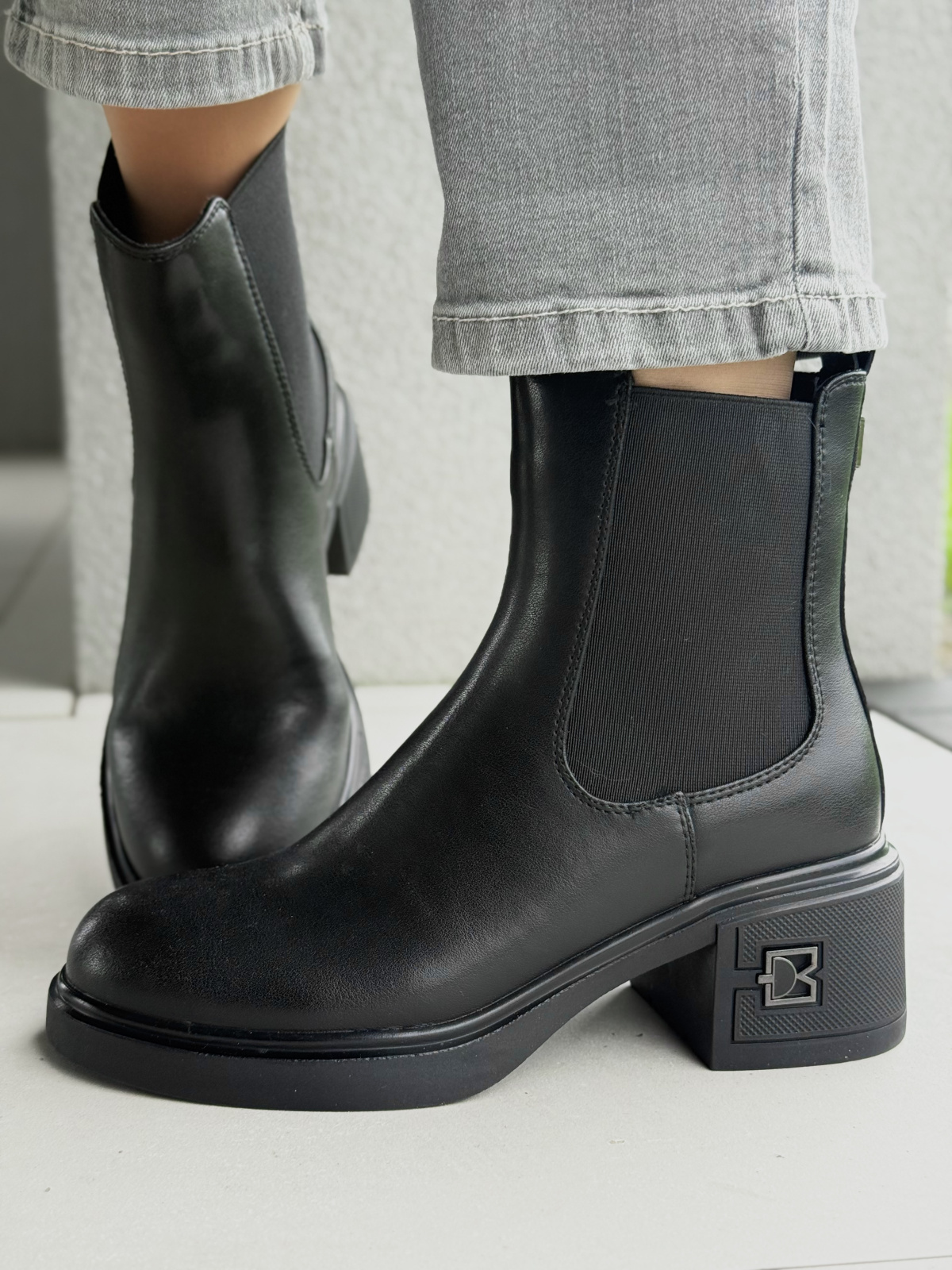 Botki damskie ze skóry naturalnej – elegancja i komfort na co dzień