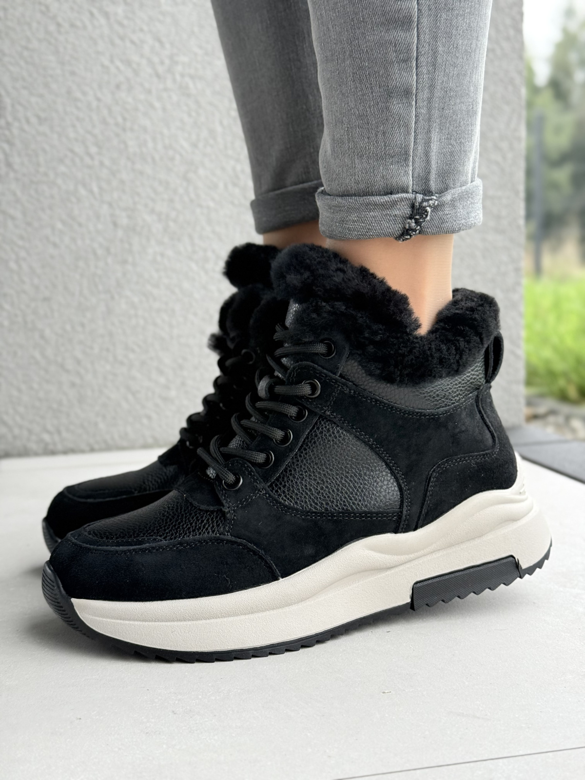 Skórzane sneakersy z futerkiem – połączenie stylu i wygody