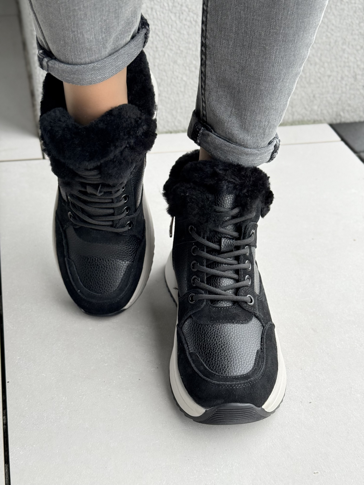 Skórzane sneakersy z futerkiem – połączenie stylu i wygody