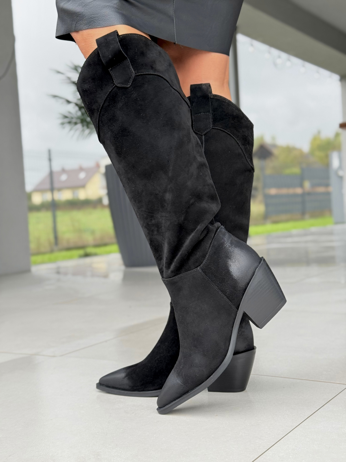 Kozaki z naturalnej skóry – elegancja, która trwa