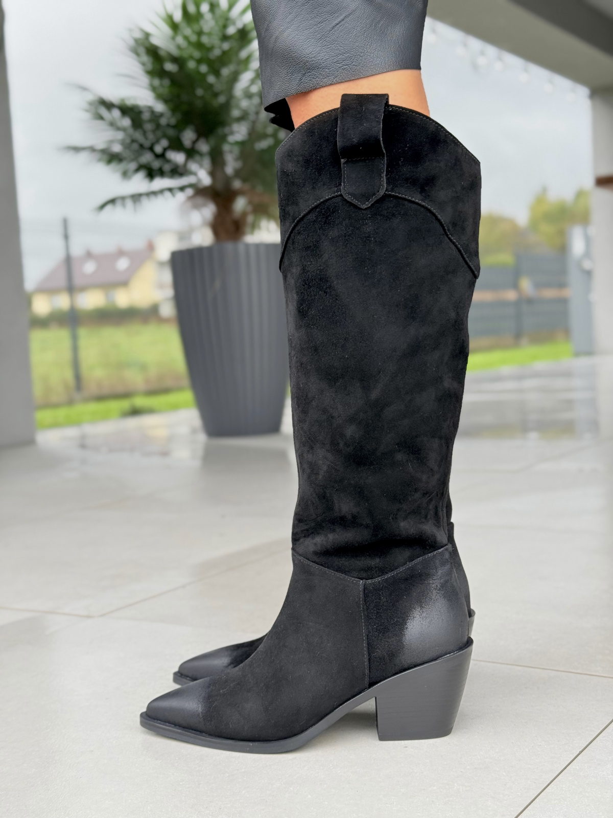 Kozaki z naturalnej skóry – elegancja, która trwa