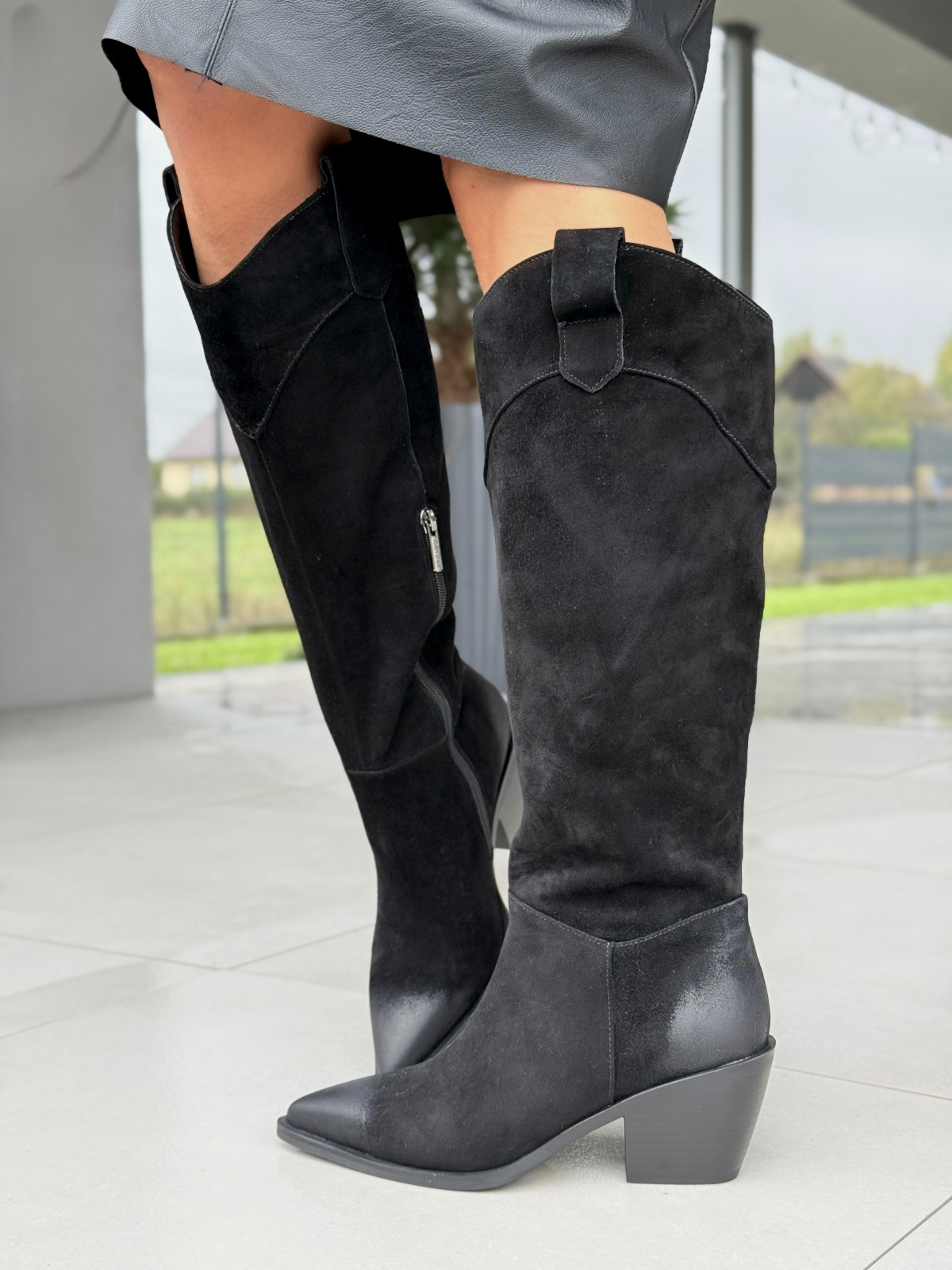 Kozaki z naturalnej skóry – elegancja, która trwa