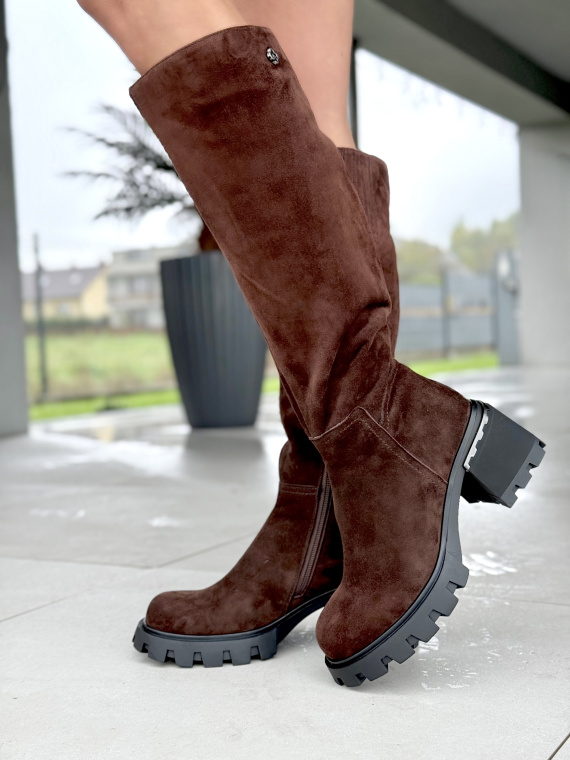 Kozaki z naturalnej skóry – elegancja, która trwa