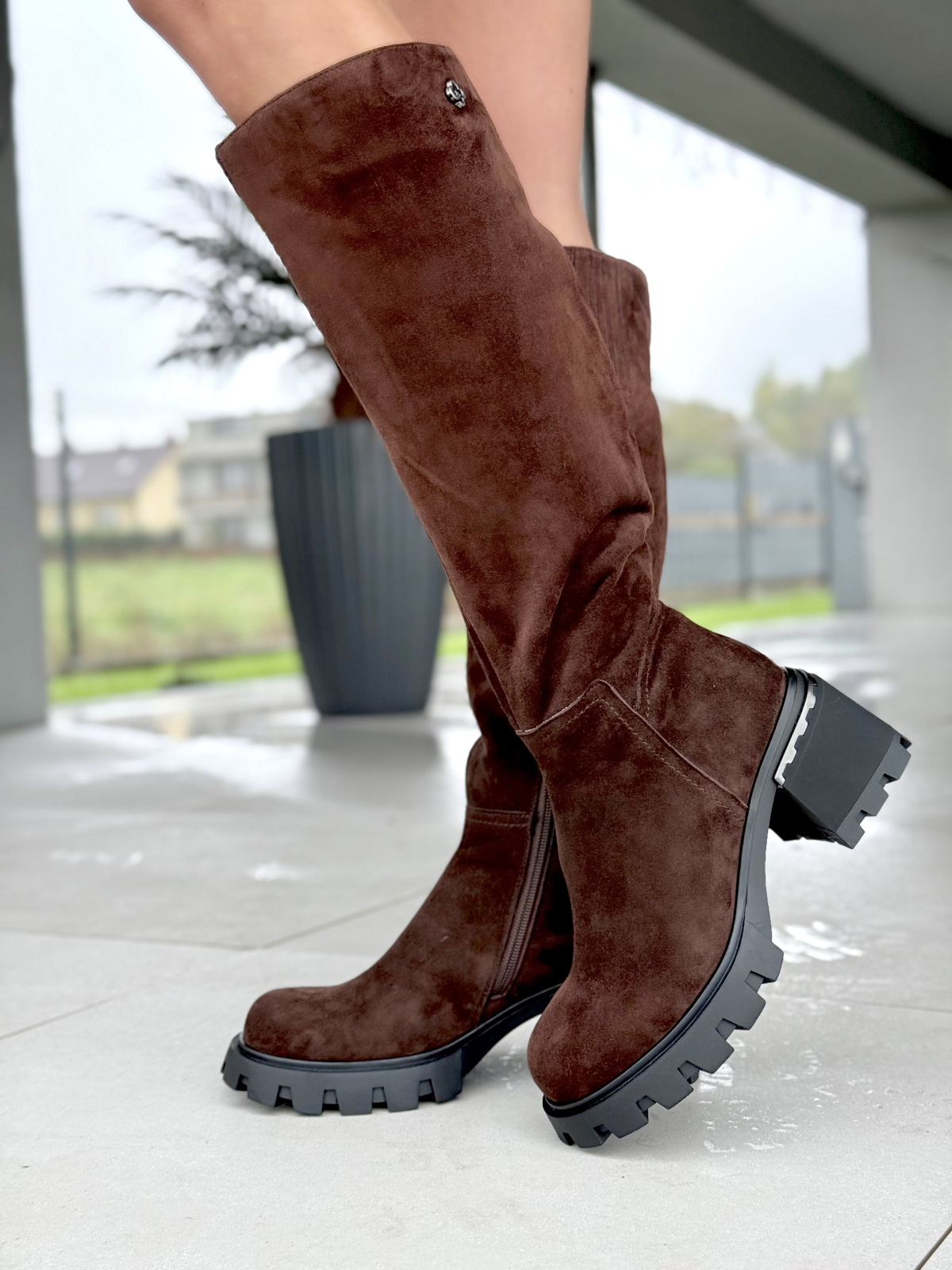 Kozaki z naturalnej skóry – elegancja, która trwa