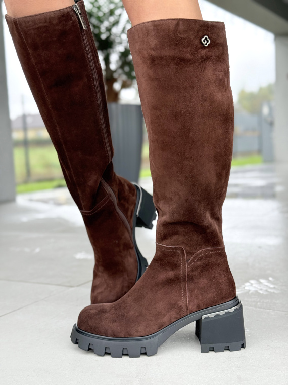 Kozaki z naturalnej skóry – elegancja, która trwa