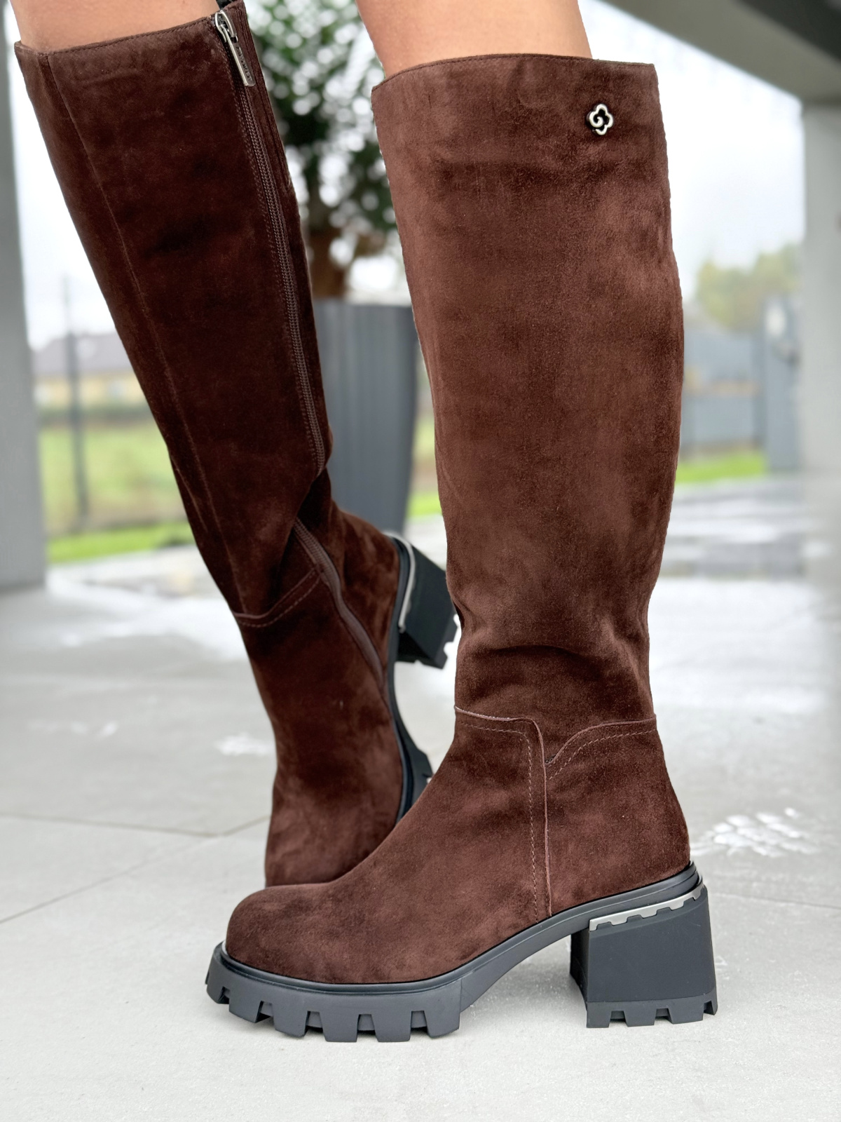 Kozaki z naturalnej skóry – elegancja, która trwa