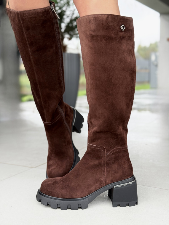 Kozaki z naturalnej skóry – elegancja, która trwa