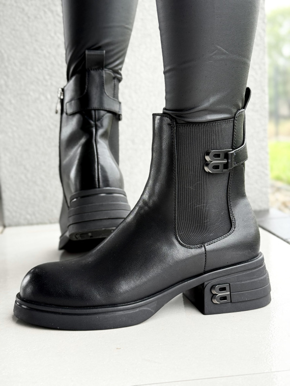 Botki ze skóry naturalnej – Klasa w każdym kroku