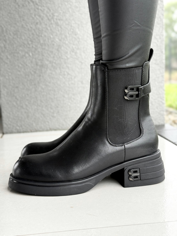 Botki ze skóry naturalnej – Klasa w każdym kroku