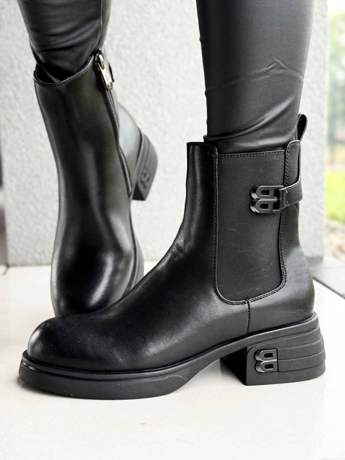 Botki ze skóry naturalnej – Klasa w każdym kroku