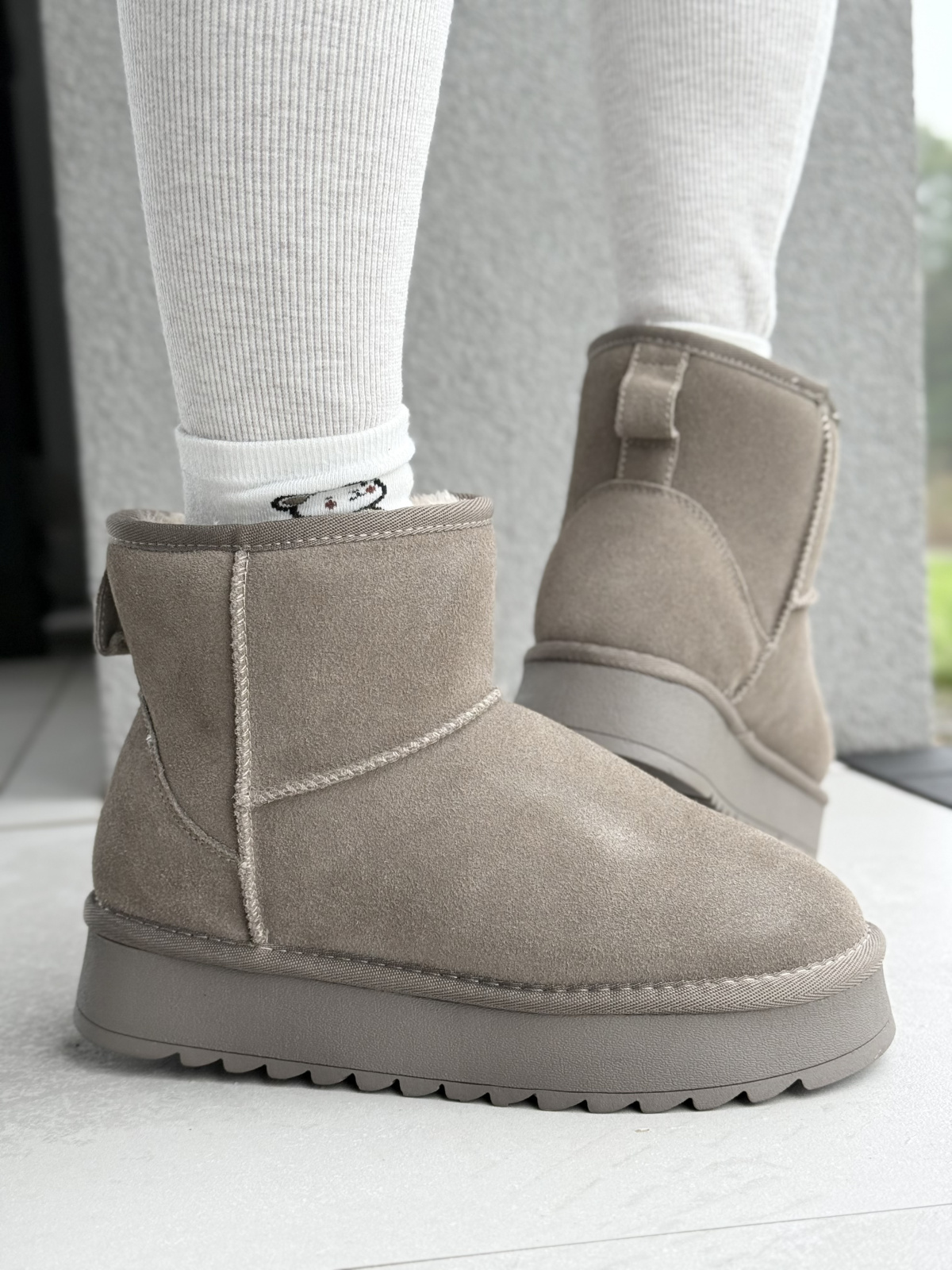 Śniegowce z naturalnej skóry – ciepło i elegancja w jednym kroku