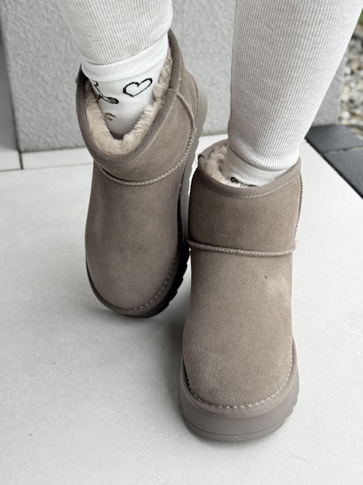 Śniegowce z naturalnej skóry – ciepło i elegancja w jednym kroku