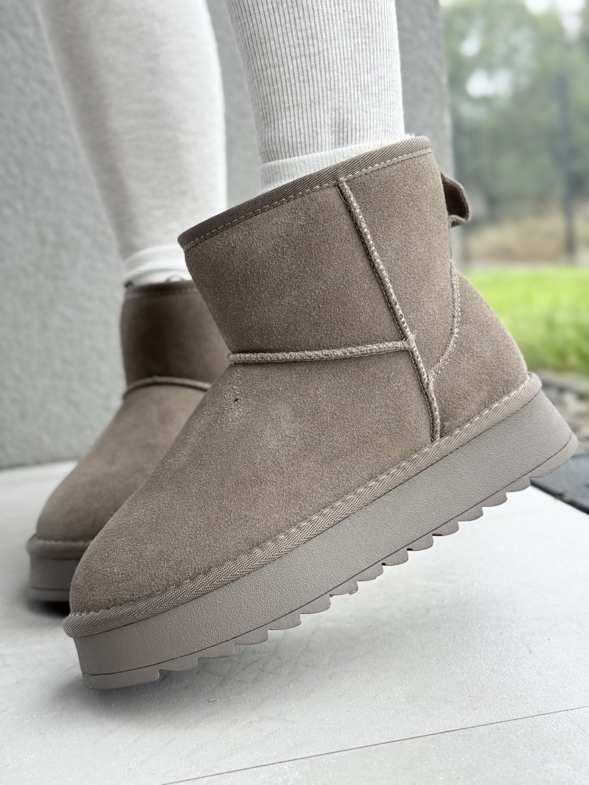 Śniegowce z naturalnej skóry – ciepło i elegancja w jednym kroku