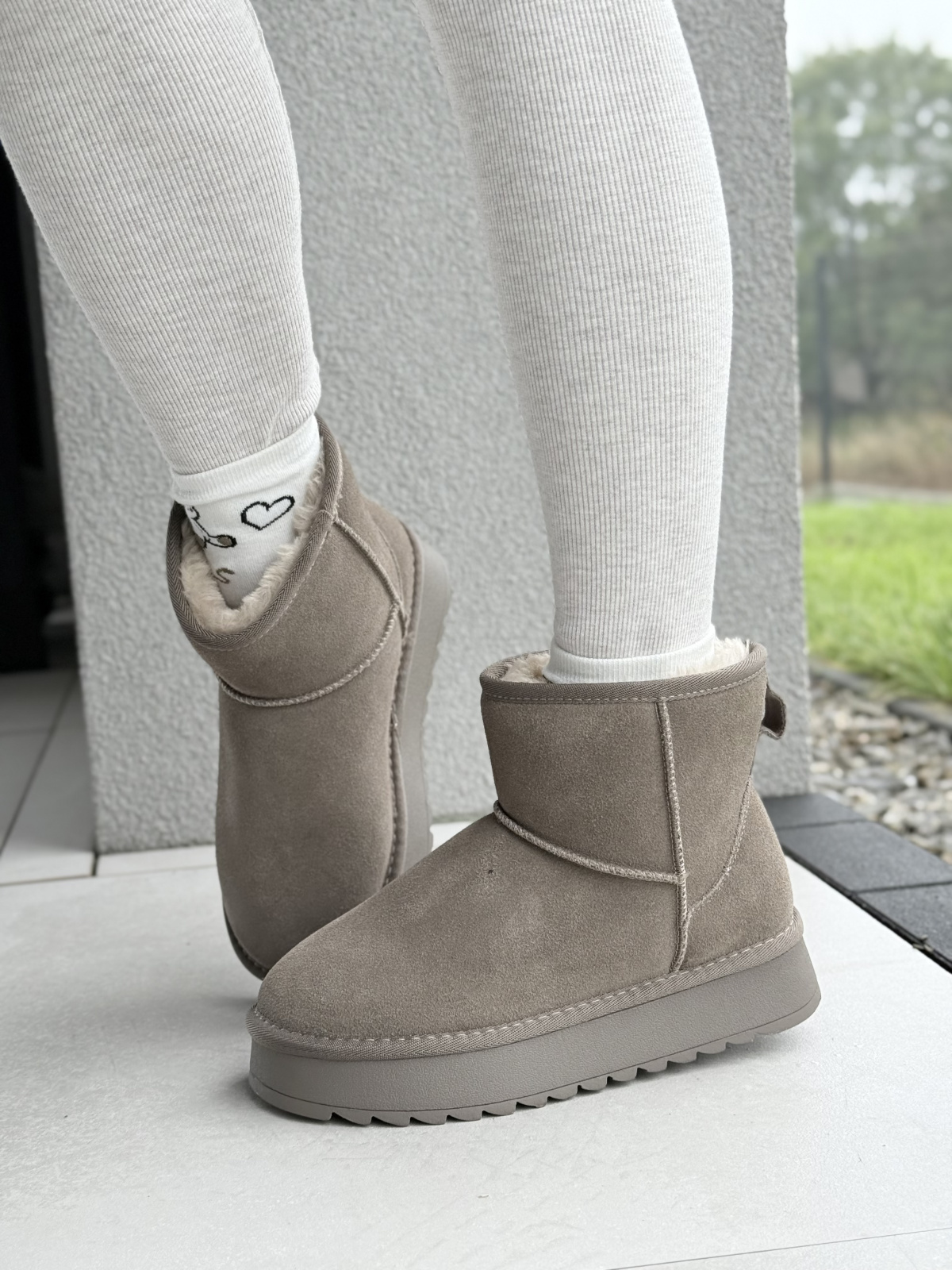 Śniegowce z naturalnej skóry – ciepło i elegancja w jednym kroku