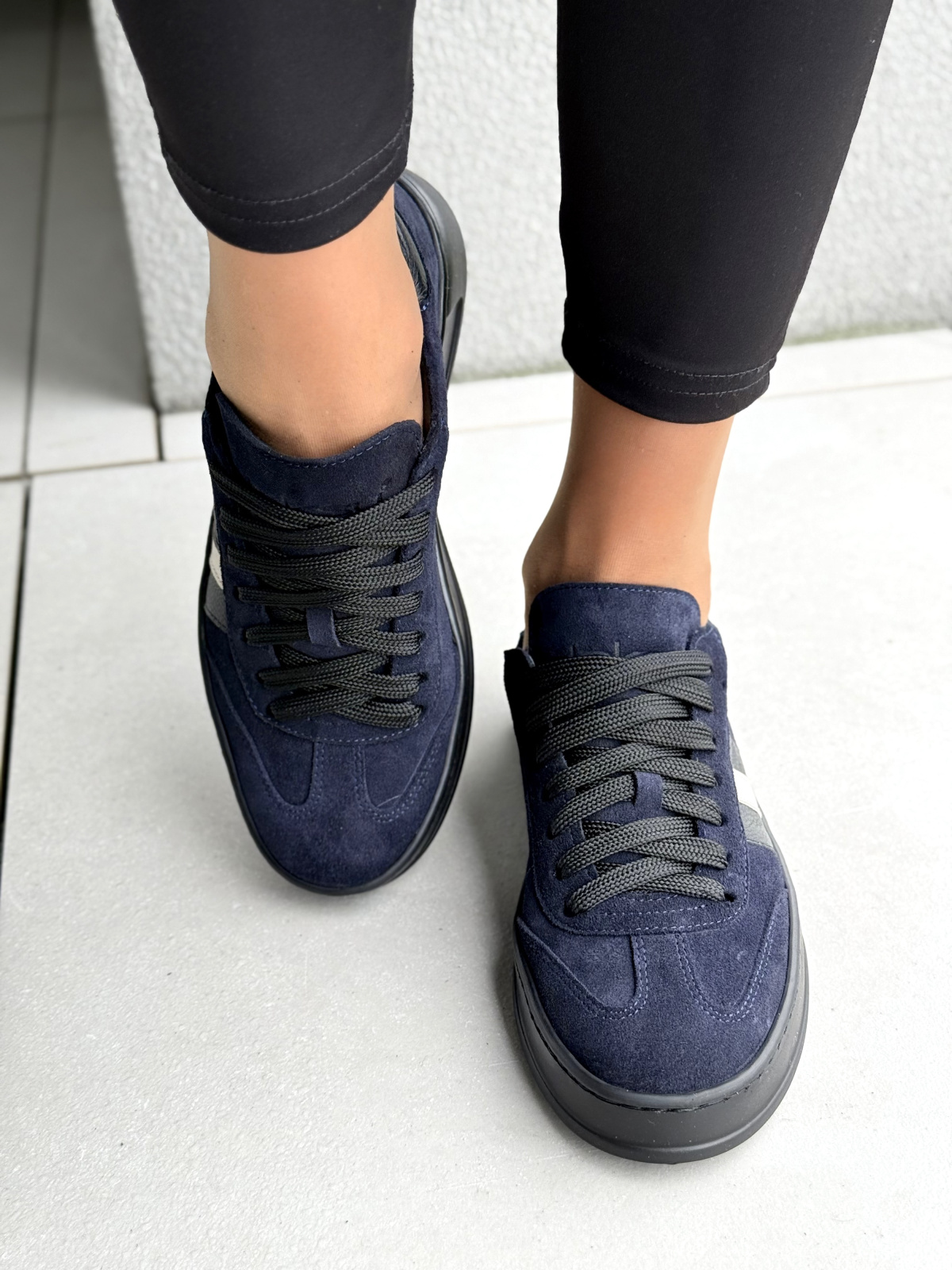 Naturalna skóra, polskie rzemiosło – sneakersy OLEKSY dla kobiet z klasą