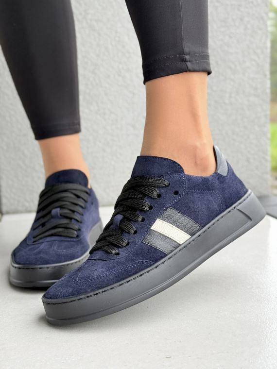 Naturalna skóra, polskie rzemiosło – sneakersy OLEKSY dla kobiet z klasą