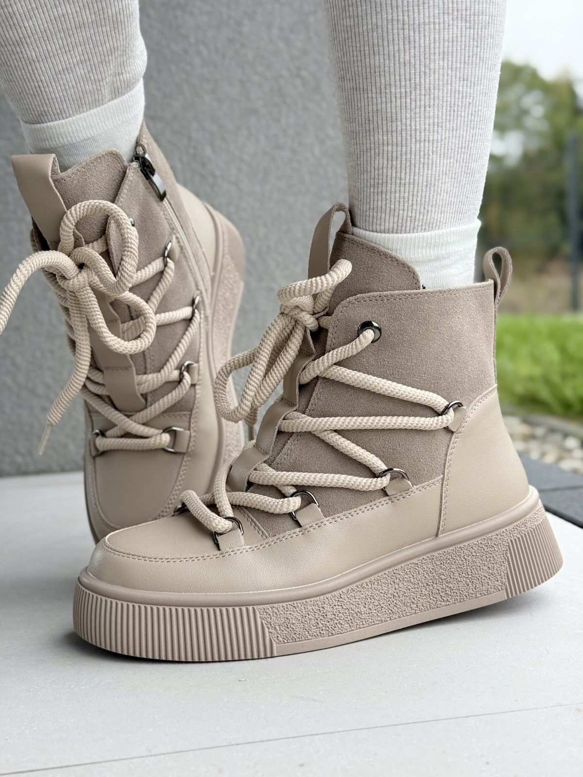 Śniegowce z Naturalnej Skóry – Ciepło i Styl w Każdym Kroku