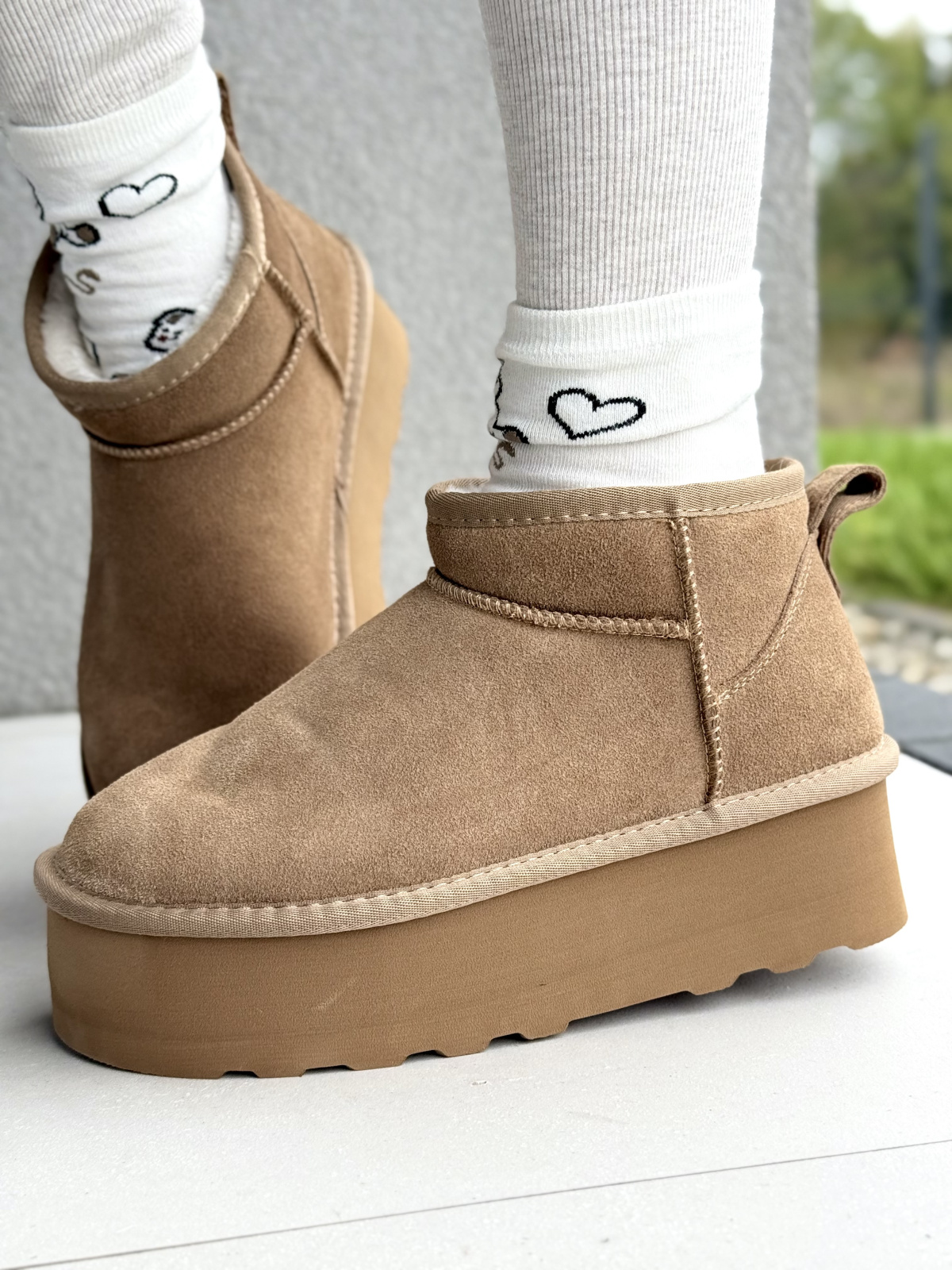 Śniegowce z Naturalnej Skóry – Ciepło i Styl w Każdym Kroku