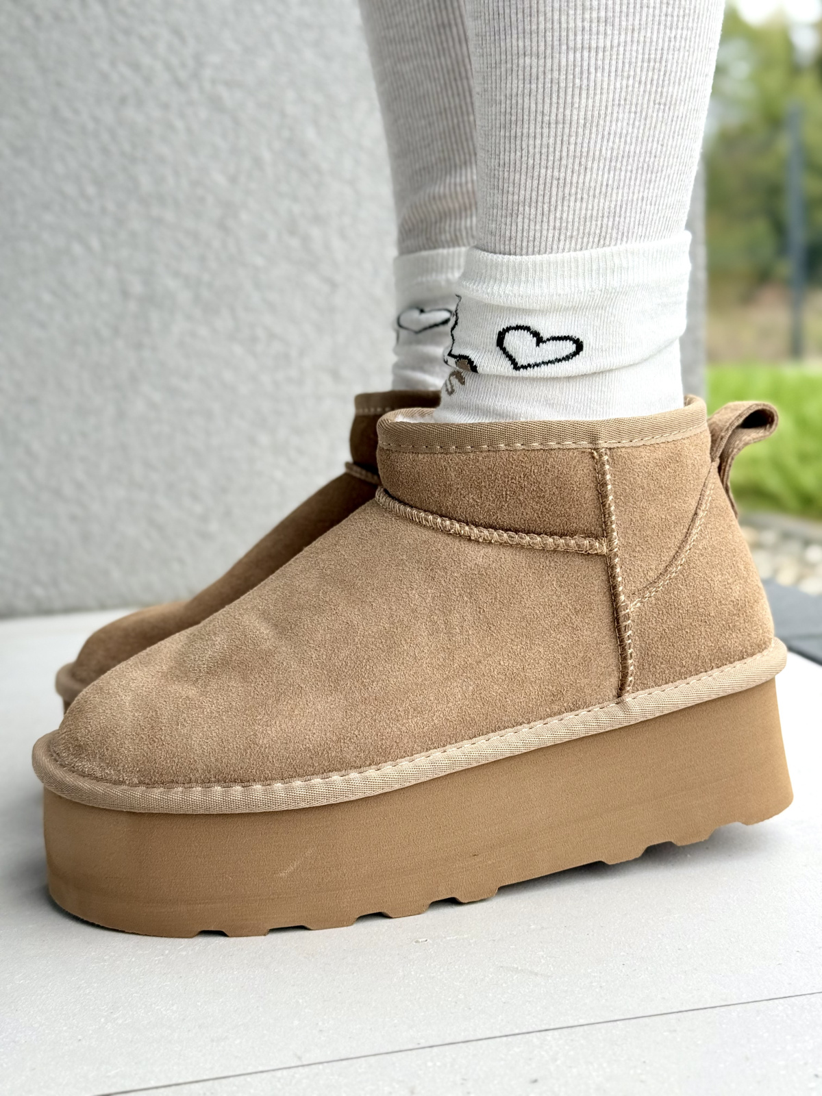 Śniegowce z Naturalnej Skóry – Ciepło i Styl w Każdym Kroku