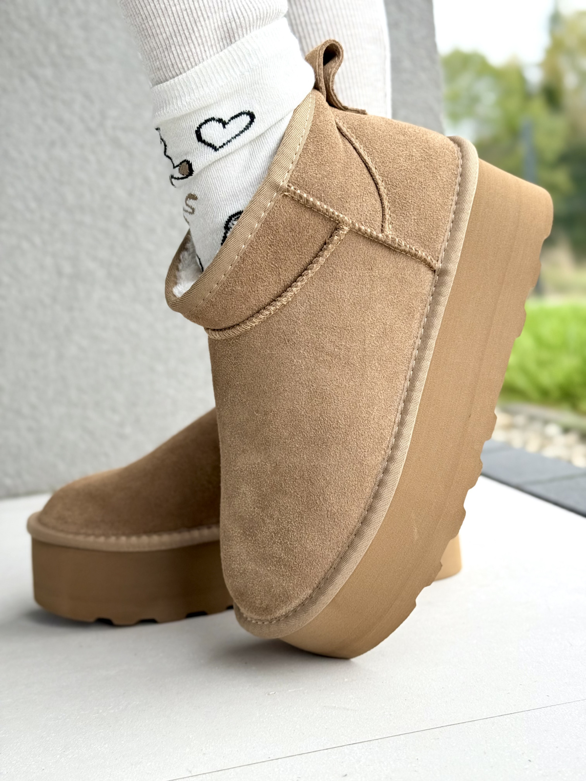 Śniegowce z Naturalnej Skóry – Ciepło i Styl w Każdym Kroku