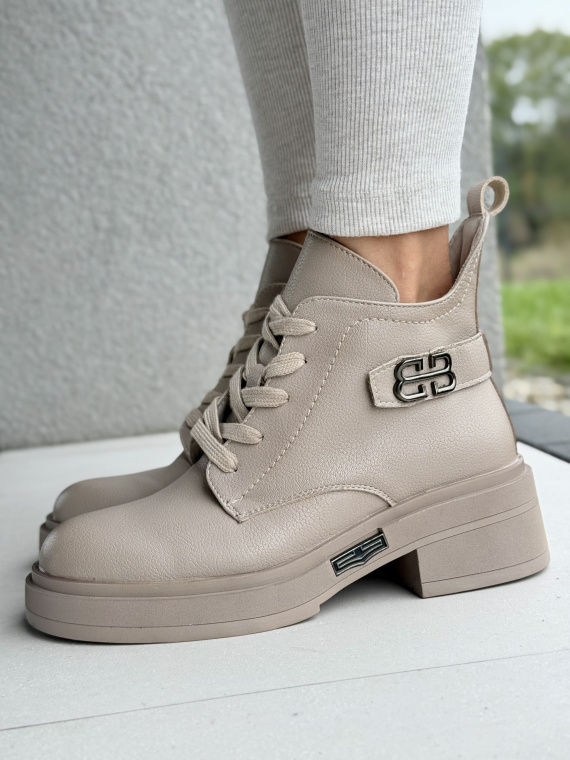 Botki ze skóry naturalnej – styl i komfort w każdym kroku