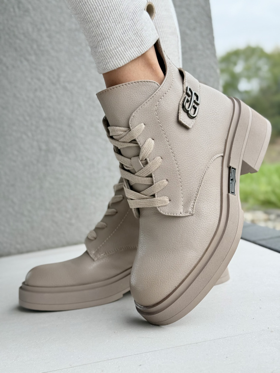 Botki ze skóry naturalnej – styl i komfort w każdym kroku