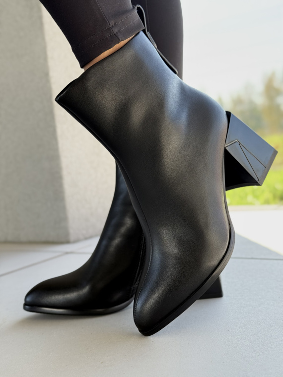 Botki OLEKSY ze skóry naturalnej – kobiecy styl bez kompromisów
