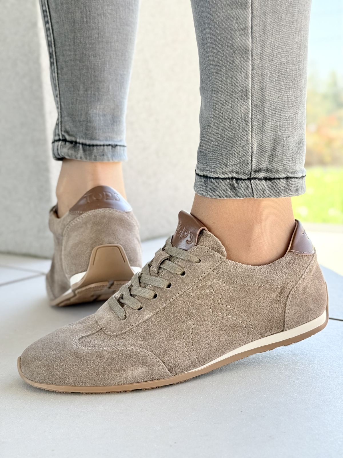 Sneakersy ze skóry naturalnej – luksus na co dzień