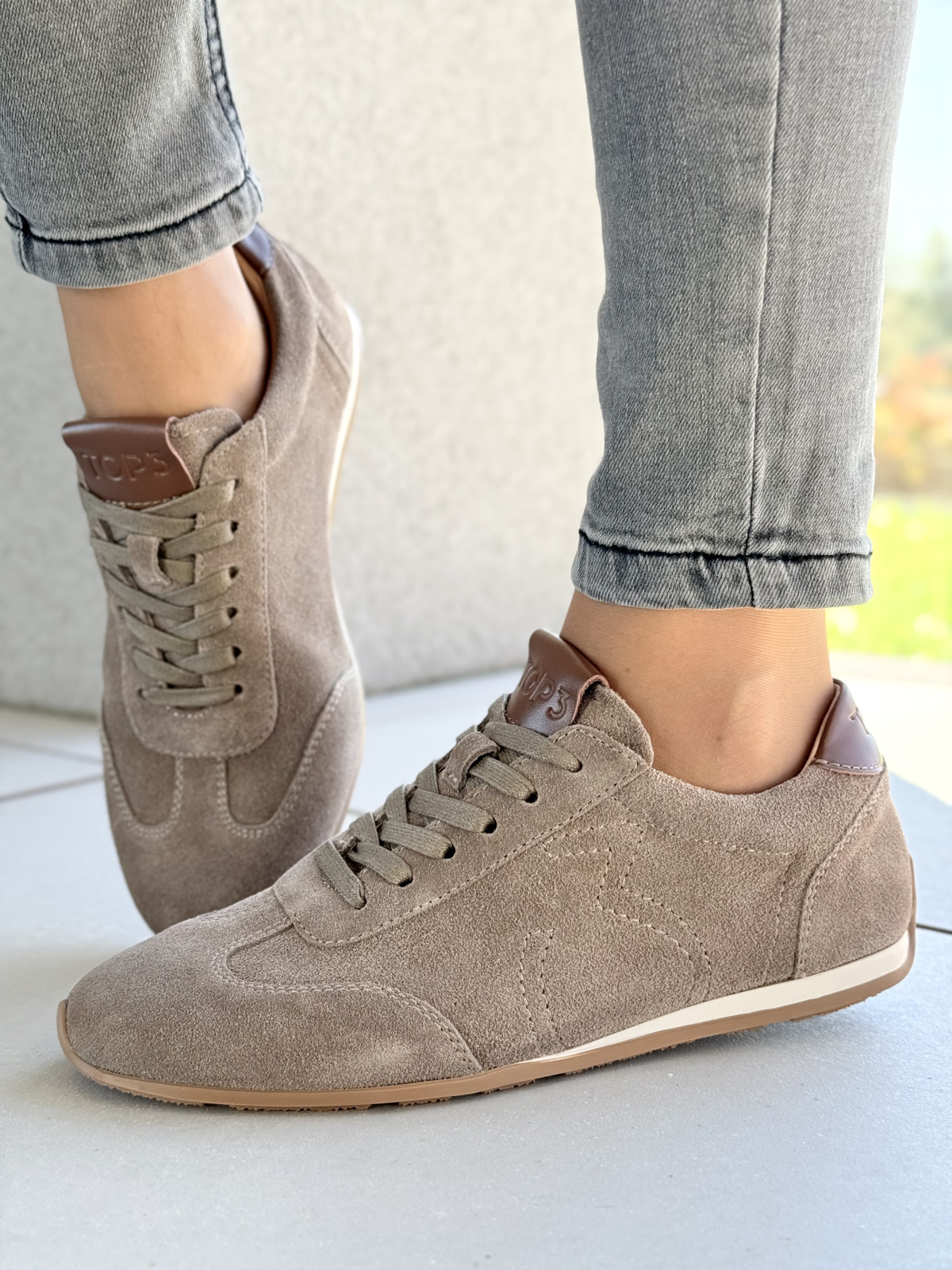 Sneakersy ze skóry naturalnej – luksus na co dzień