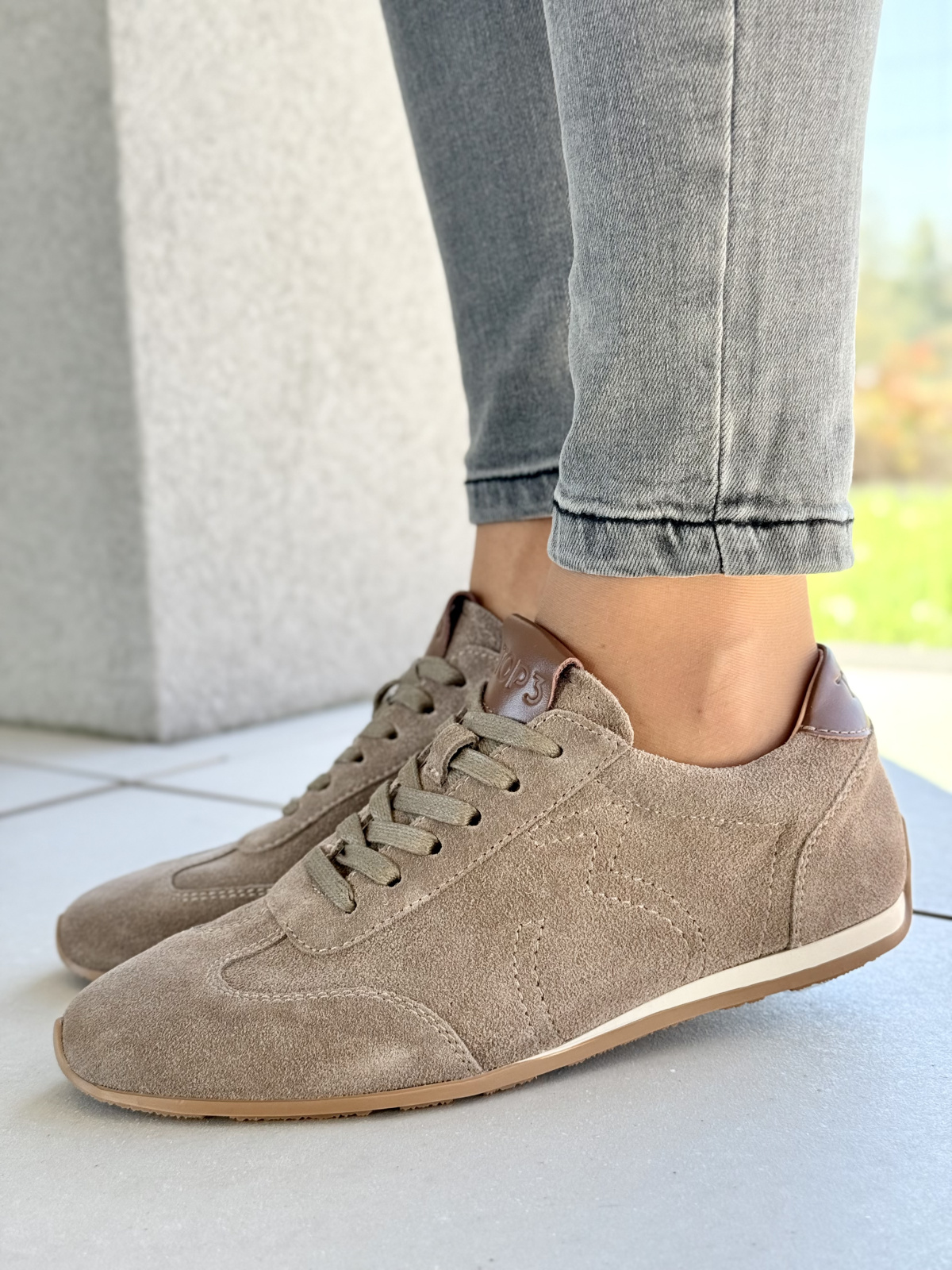 Sneakersy ze skóry naturalnej – luksus na co dzień