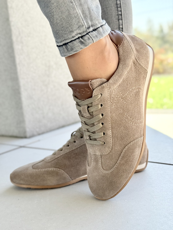 Sneakersy ze skóry naturalnej – luksus na co dzień