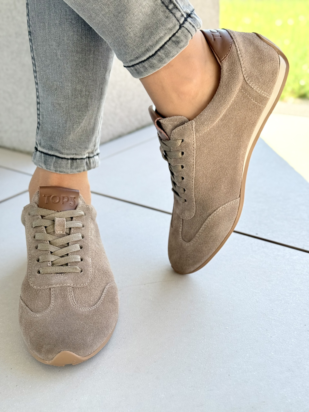 Sneakersy ze skóry naturalnej – luksus na co dzień