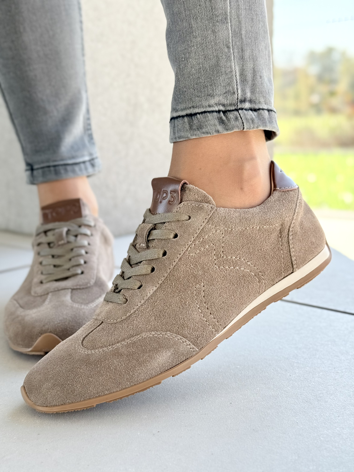 Sneakersy ze skóry naturalnej – luksus na co dzień