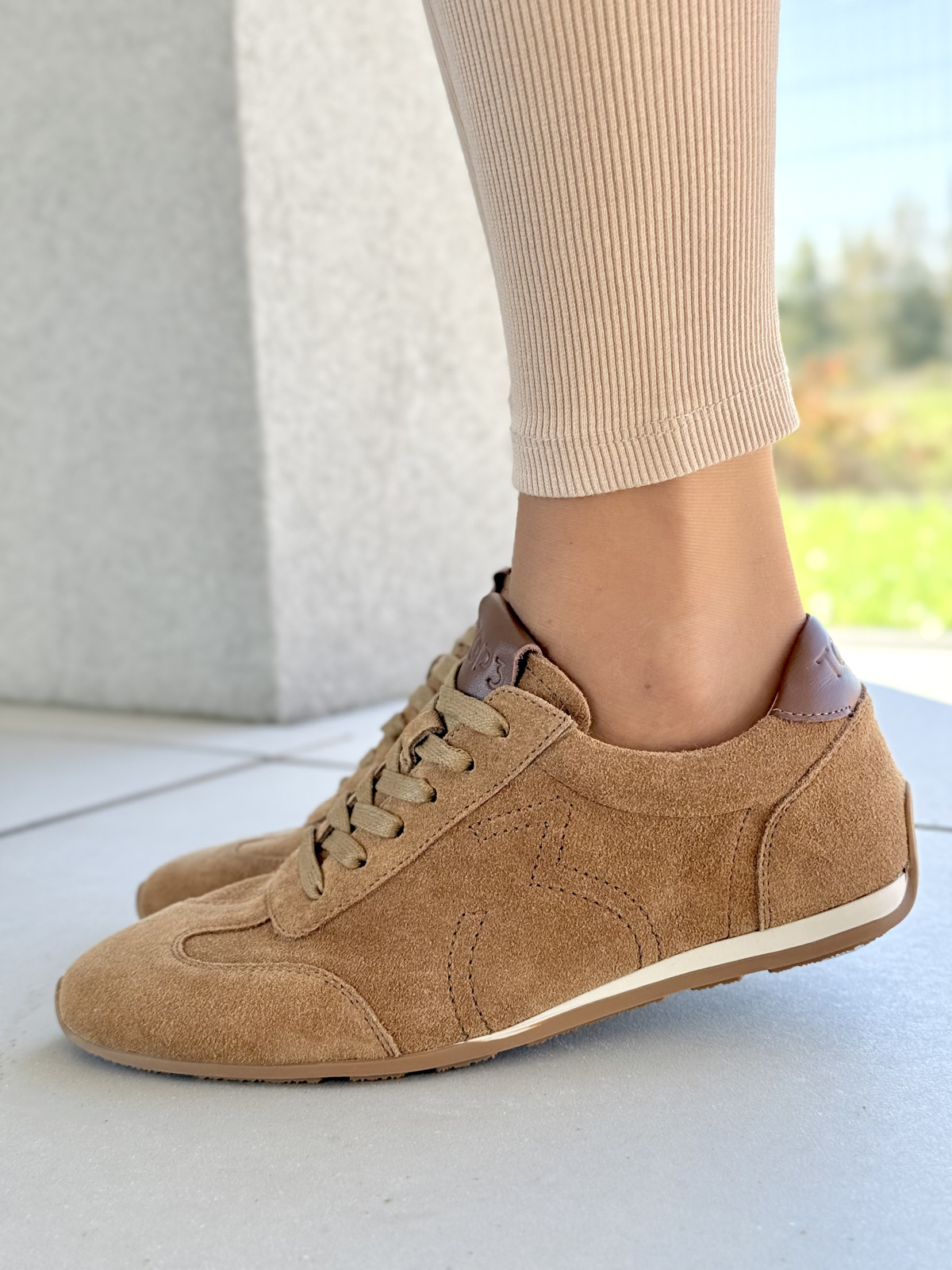 Kobiece sneakersy z naturalnej skóry – miękkość, lekkość, elegancja