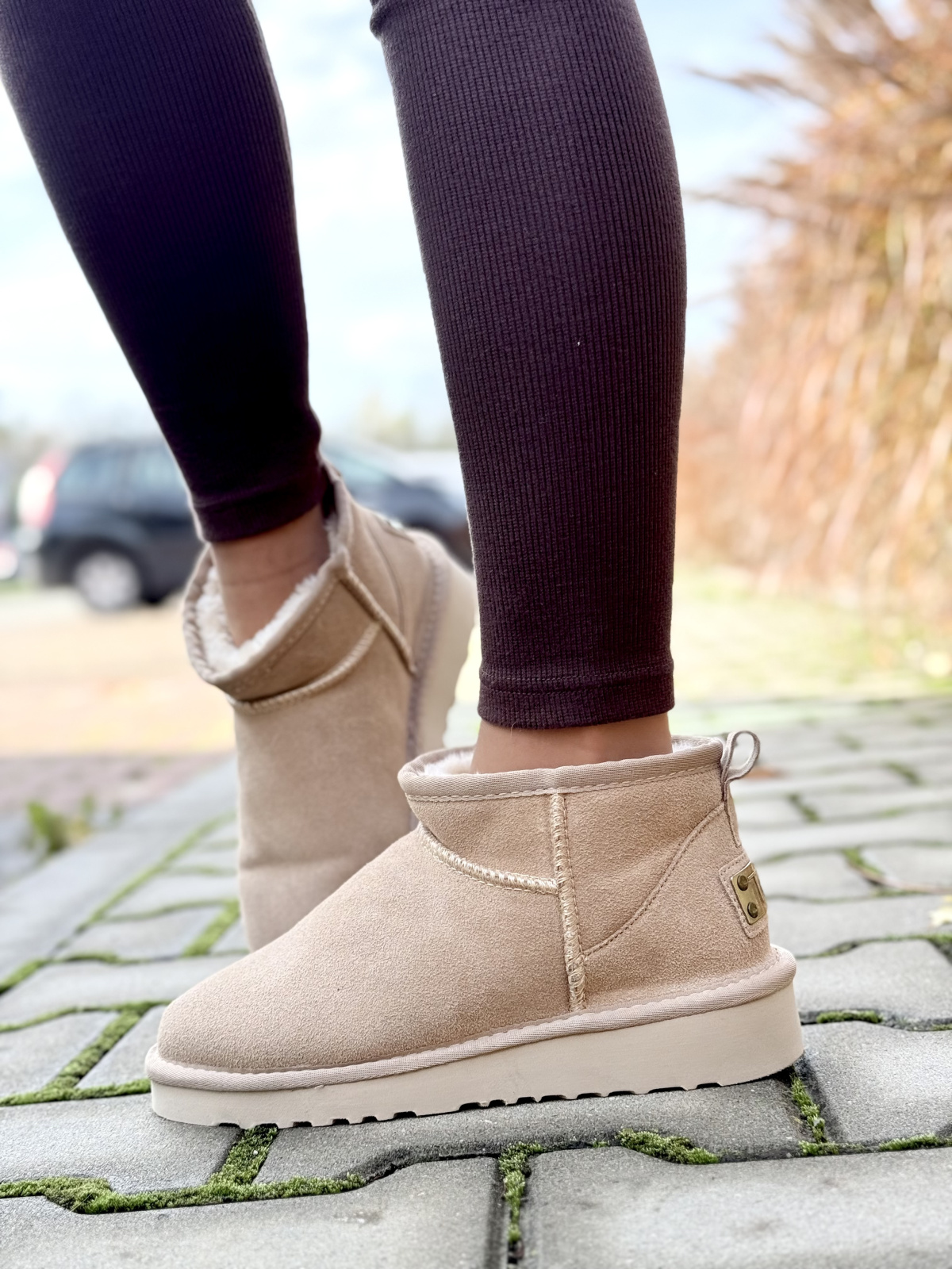 Beżowe śniegowce ze skóry naturalnej