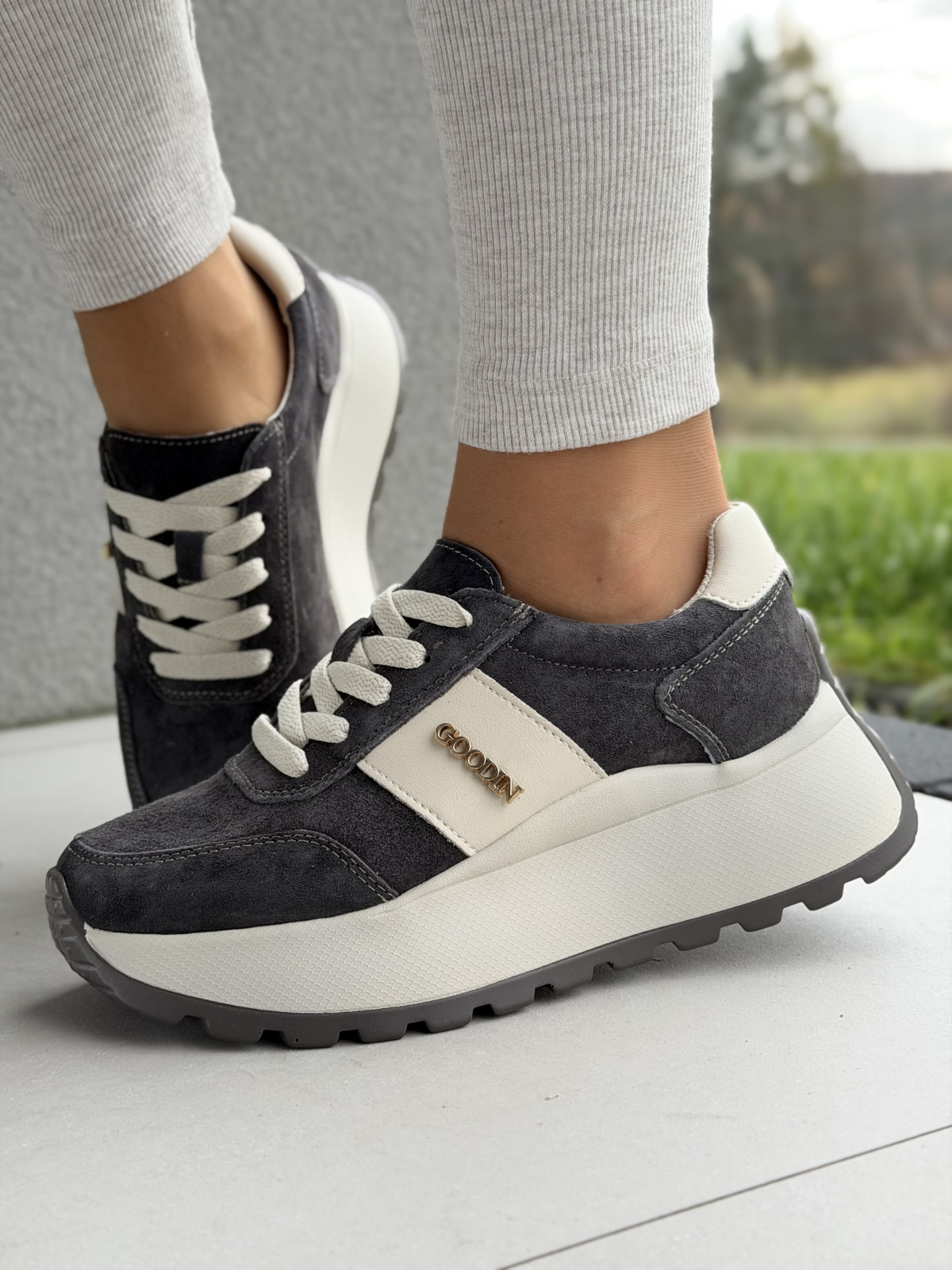 Sneakersy ze skóry naturalnej – nowoczesny komfort w miejskim stylu