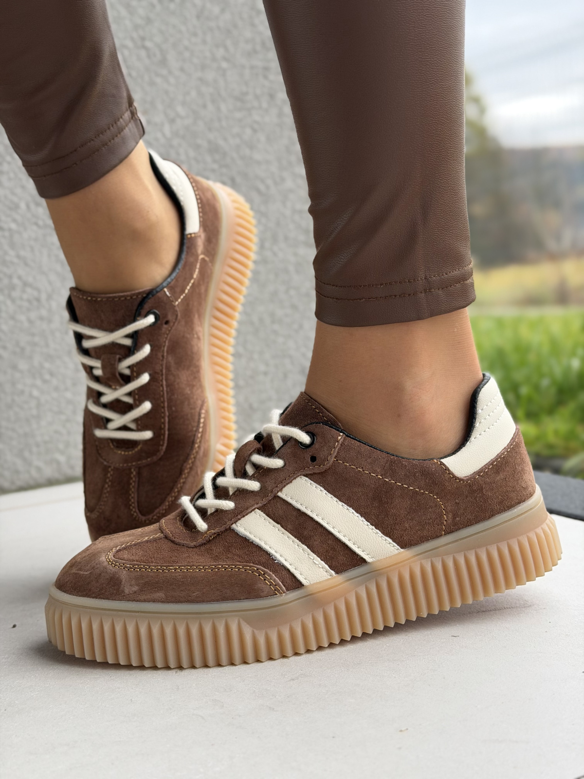 Kobiece sneakersy z naturalnej skóry – miękkość, lekkość, elegancja