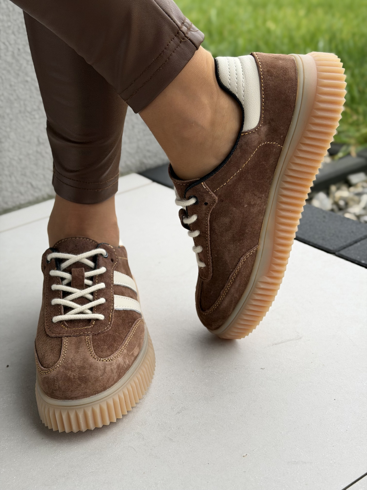 Kobiece sneakersy z naturalnej skóry – miękkość, lekkość, elegancja