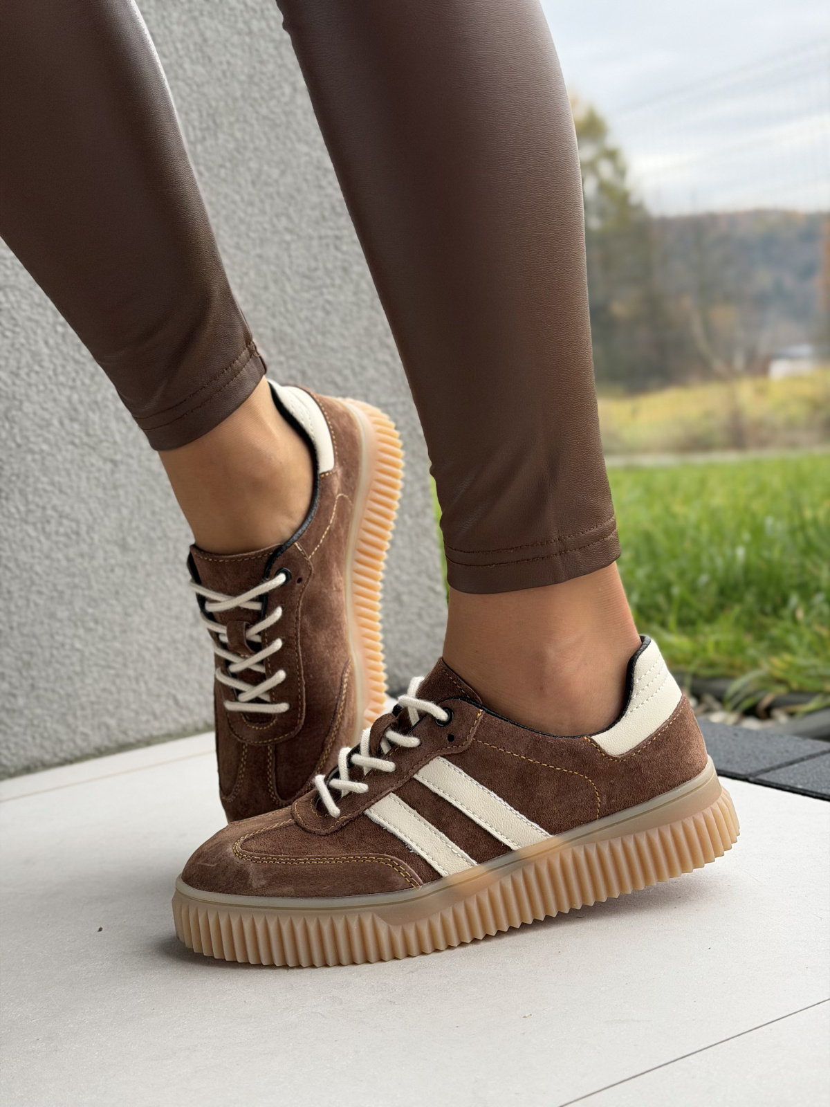 Kobiece sneakersy z naturalnej skóry – miękkość, lekkość, elegancja