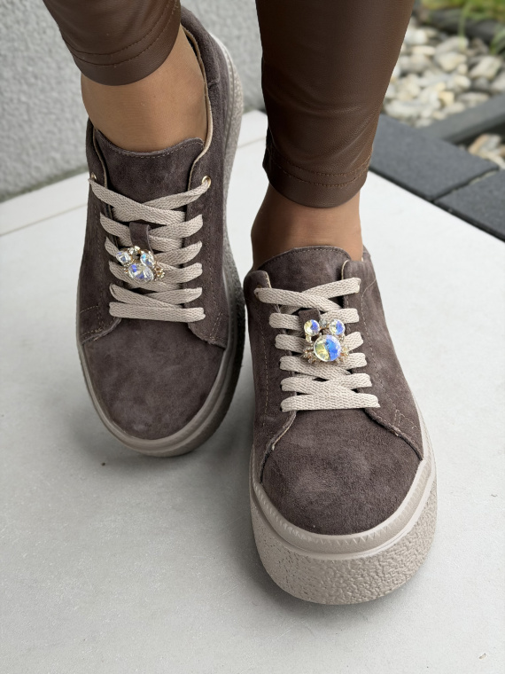 Sneakersy ze skóry naturalnej – luksus na co dzień