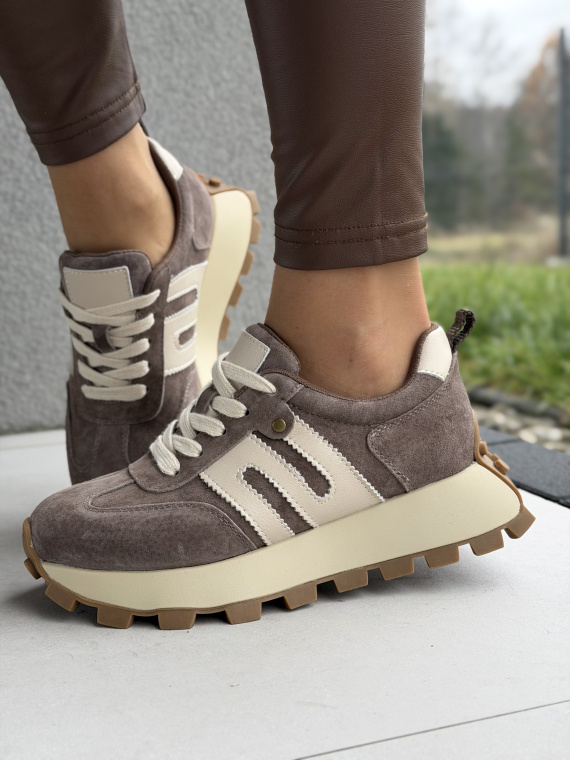 Sneakersy ze skóry naturalnej – luksus na co dzień