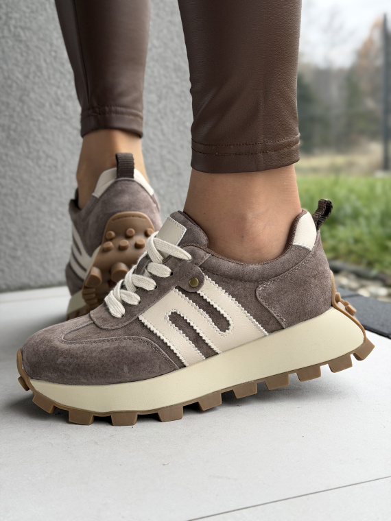 Sneakersy ze skóry naturalnej – luksus na co dzień