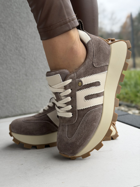 Sneakersy ze skóry naturalnej – luksus na co dzień