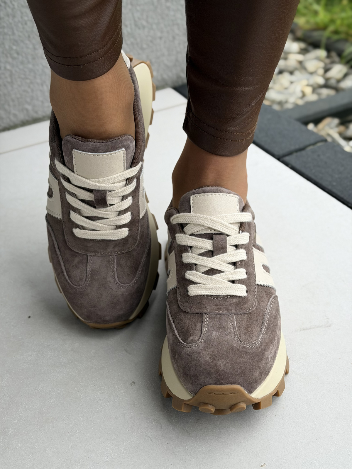 Sneakersy ze skóry naturalnej – luksus na co dzień