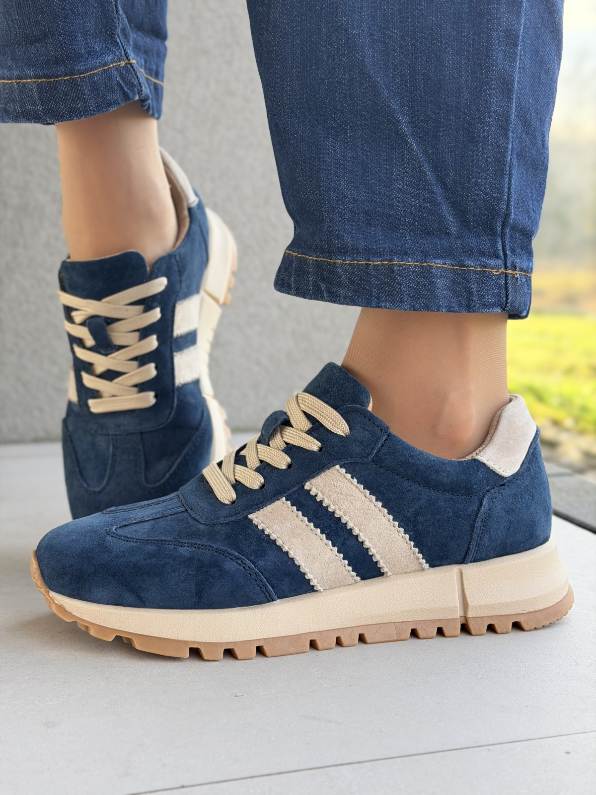 Sneakersy ze skóry naturalnej – luksus na co dzień