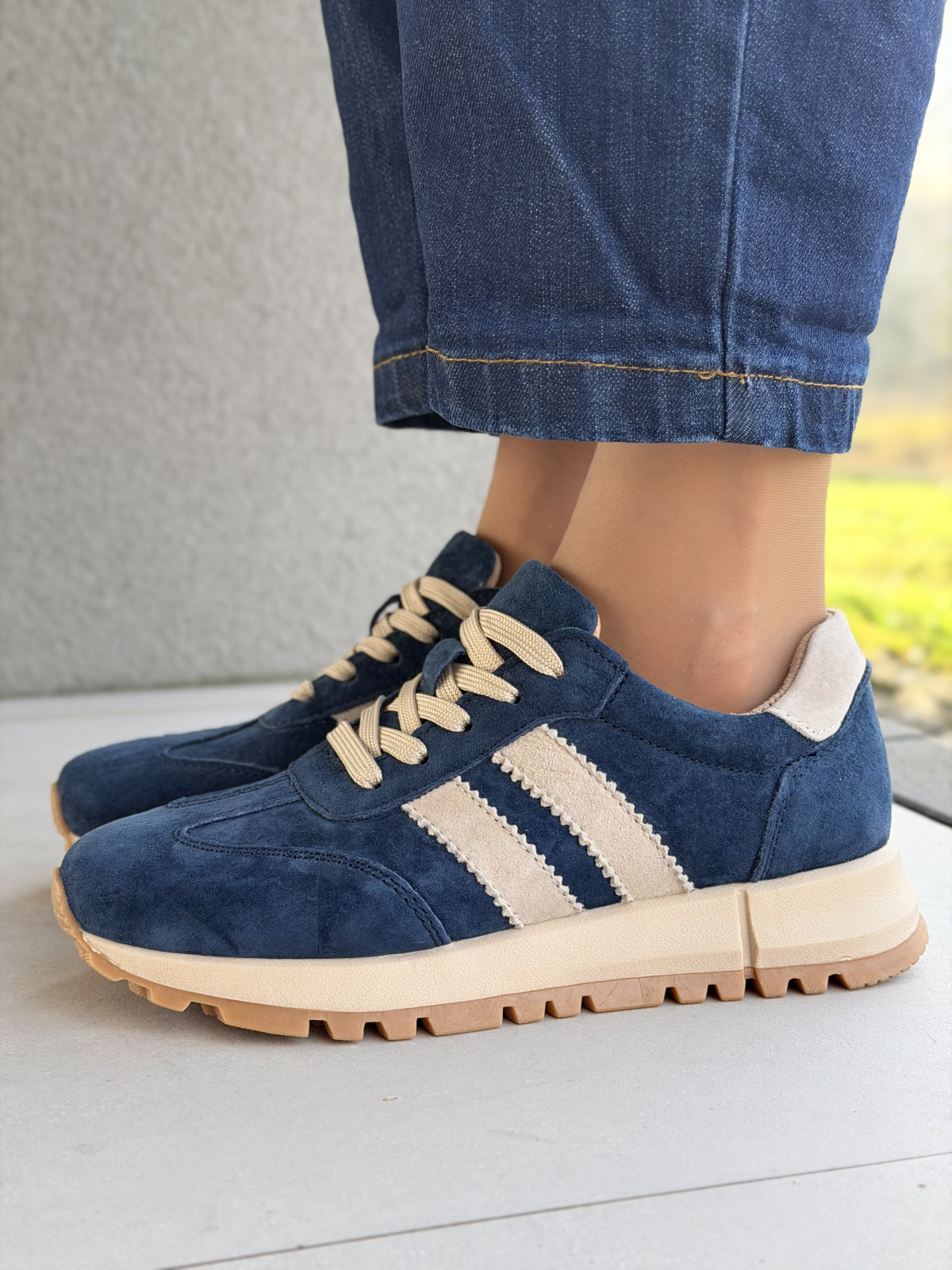 Sneakersy ze skóry naturalnej – luksus na co dzień